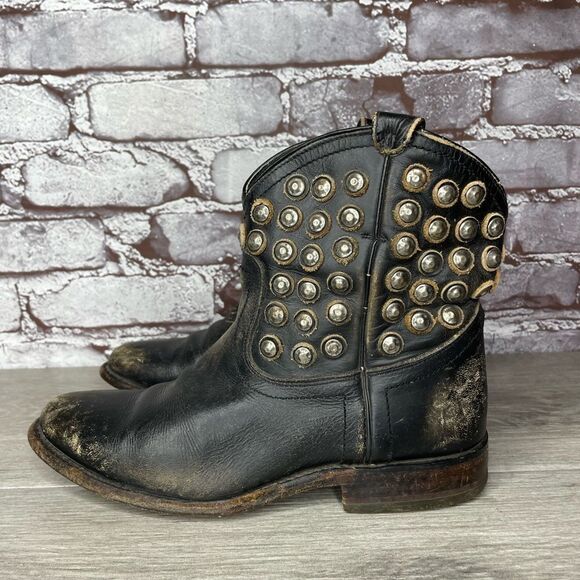FRYE Jenna Disc Short Black Distressed Leather Rivet Stud Boots Women 6B US/36.5 - Picture 1 of 15